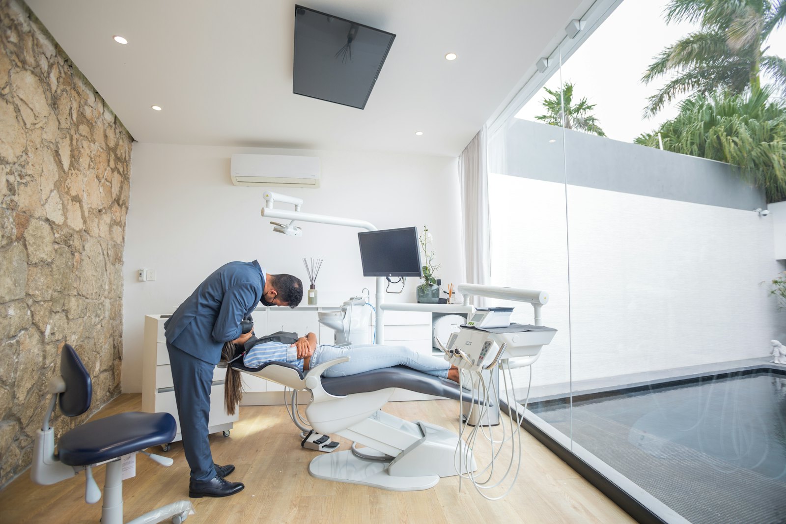 Dental assistant training in a clinical setting