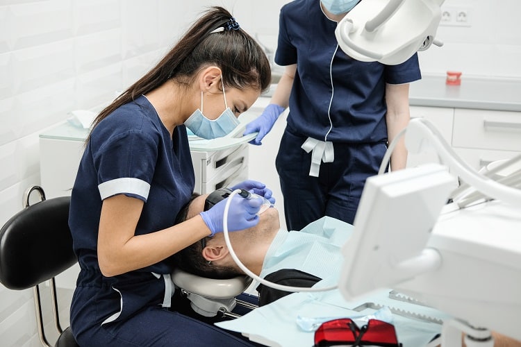 why becoming a dental assistant is worth the time
